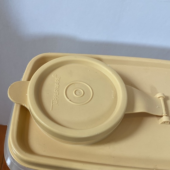 VTG 13 cup 469-6 Tupperware cereal keeper storage container pour gold lid - Picture 2 of 8
